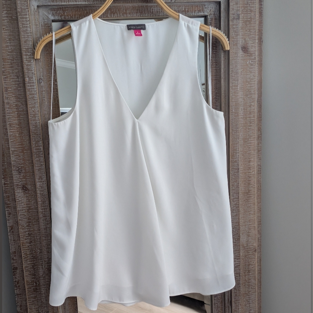 Vince Camuto White V-Neck Sleeveless Camisole